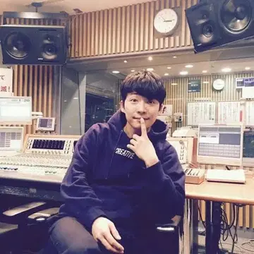 Creative Drug Store 후드티