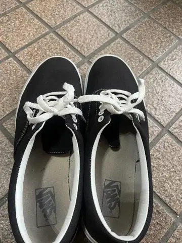 Vans 블랙 로우컷 스니커즈 에라