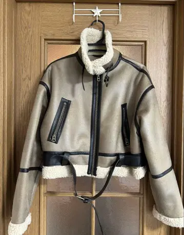 새상품급 ZARA 숏 기장 보아 자켓 S 사이즈 미사용 새상품