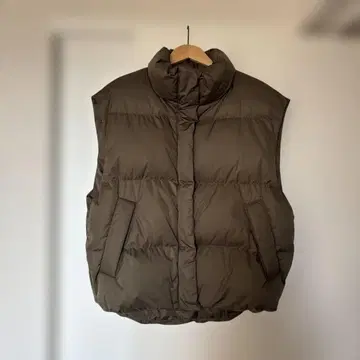 AP STUDIO 올리브색 다운 베스트 프리 사이즈