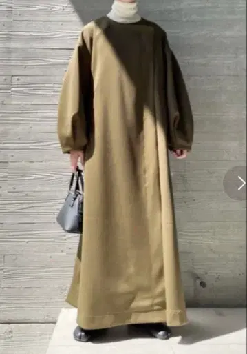 올리브색 벌룬 슬리브 롱 코트