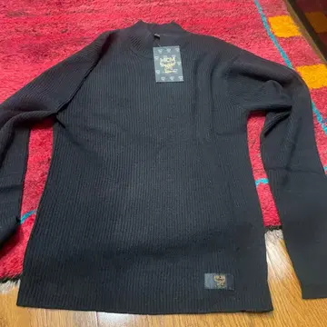 MCM 블랙 터틀넥 스웨터