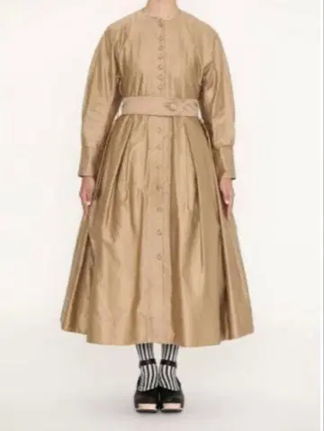 베이지 롱 드레스 버튼 포함