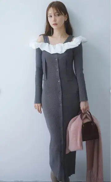 SNIDEL 프릴 도킹 오프숄더 니트 원피스 2024