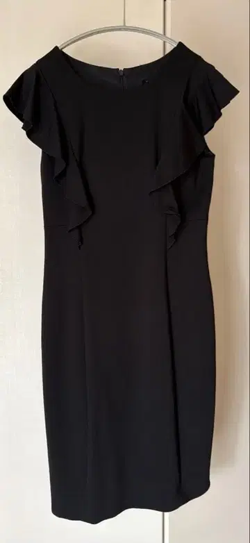 STRAWBERRY-FIELDS 프릴 블랙 드레스