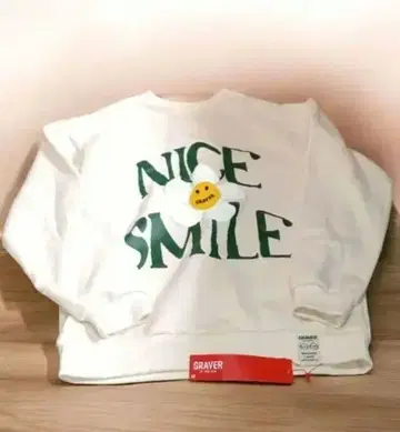 GRAVER NICE SMILE 맨투맨