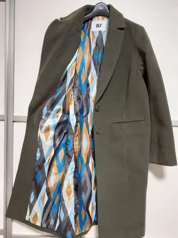 SLY 올리브색 코트 기하학 패턴