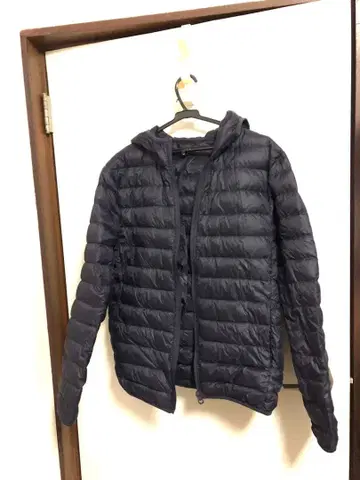 경량 다운 자켓 L 사이즈 후드 포함 수납 봉투 포함 네이비