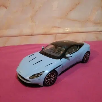 AUTOart 1/18 애스턴 마틴 DB11 메탈릭 라이트 블루