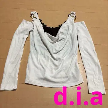 d.i.a 어깨 트임 롱 티셔츠