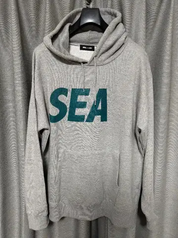 SEA WIND AND 로고 그레이 후드티