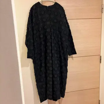 로와지르 컷 자카드 블랙 원피스