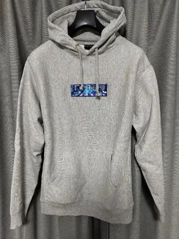 그레이 후드 부착 후드티 컬러풀 프린트