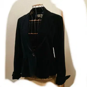 절개가 귀여운 Sevradical13BR 자켓 벨메종