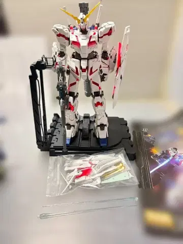 MG 기동전사 건담 UC 1/100 유니콘 건담 카타펄트 베이스 포함