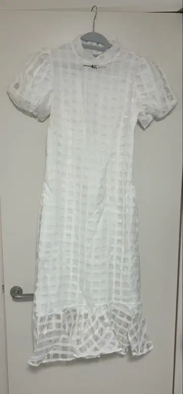 화이트 체크 무늬 롱 원피스 menot