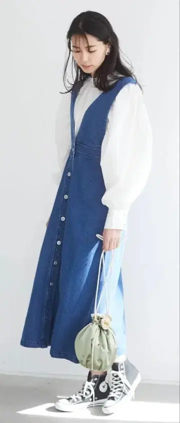 V넥 데님 점프 스커트 ( 라이트 인디고 )