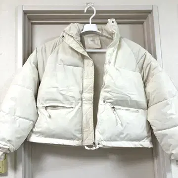 agawd 아가우드 화이트 숏 기장 다운 자켓 F 사이즈