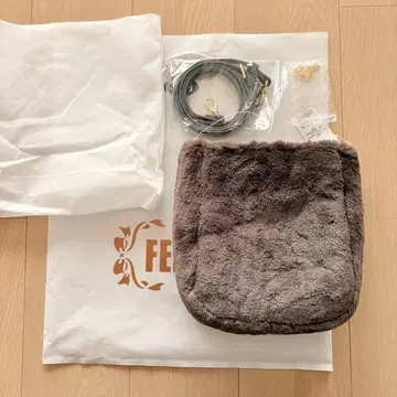 러브러리 바이 페이 인조 모피 숄더 백