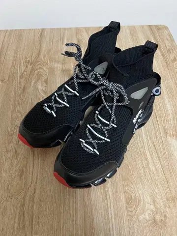 하이컷 블랙 스니커즈