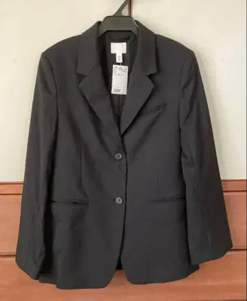 [택 포함 새상품] H&M 블랙 테일러드 자켓 XS