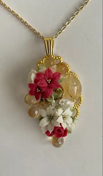 루틸 쿼츠와 포인세티아 목걸이..