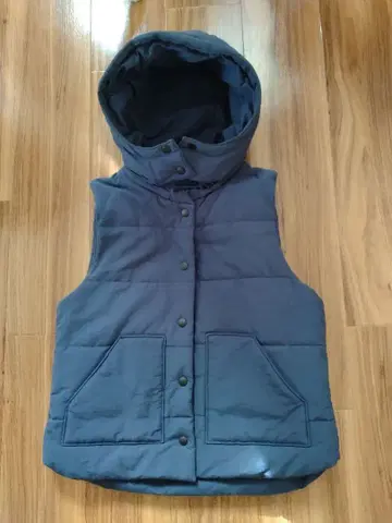 네이비 다운 베스트 후드 부착