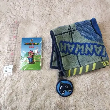 슈퍼 마리오 타월과 핀 배지 세트