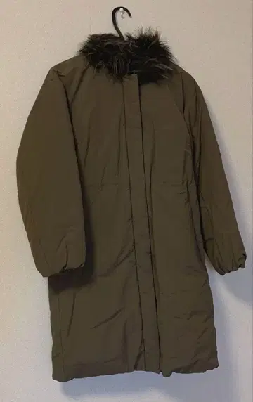 a.v.v 올리브 그린 다운 자켓