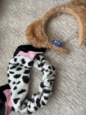 디즈니랜드 시 달마시안 패턴과 퍼가 달린 머리띠 2세트