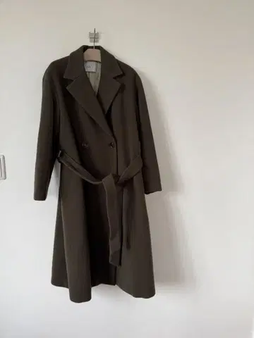 올리브 그린 더블 브레스트 롱 코트