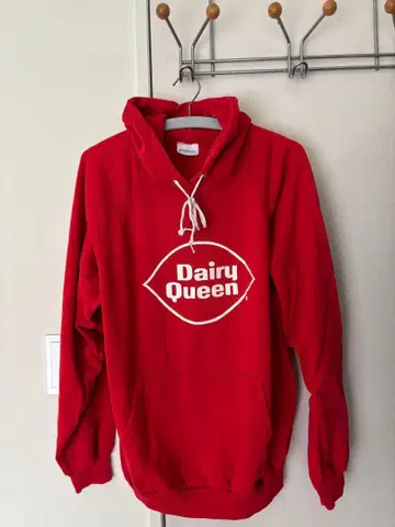 Dairy Queen 빨간색 후드 부착 후드티