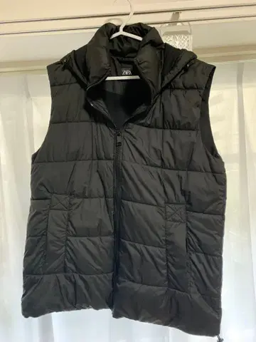 ZARA 블랙 다운 베스트 후드 부착 XS