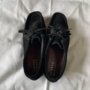 CLARKS 블랙 슬립온 신발