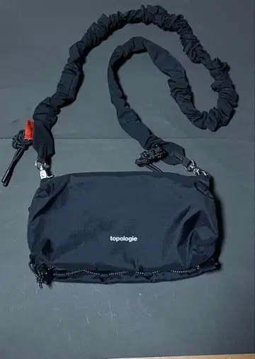 [새상품급] topologie 블랙 보틀 사코슈 스트랩 포함 토폴로지