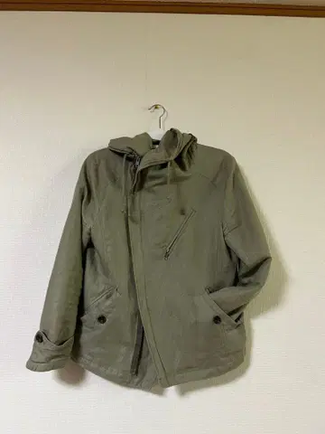 올리브 그린 밀리터리 자켓 후드 부착