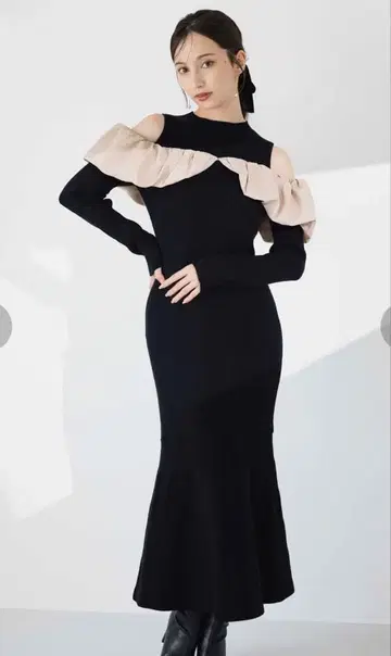 dazzlin 다즐린 도킹 벌룬 넥 니트 원피스 블랙