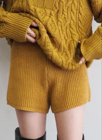 인기 새상품급 GlamLips 리브 숏팬츠