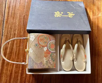 성인식용 골드 계열 꽃무늬 자수 백과 조리 세트