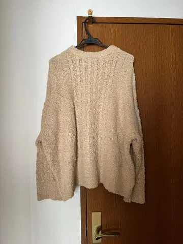 LEPSIM 새상품급 베이지 복슬복슬 니트 긴팔