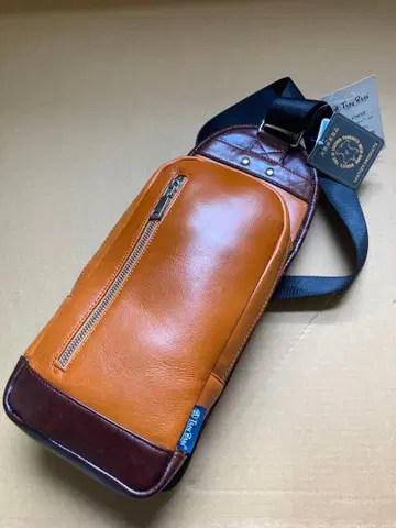 가죽 바디백 브라운