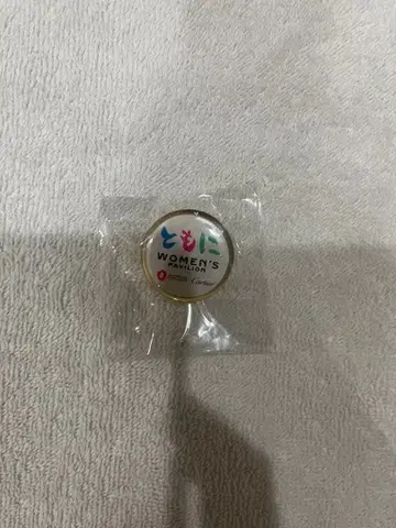 WOMEN'S PAVILION 핀 배지