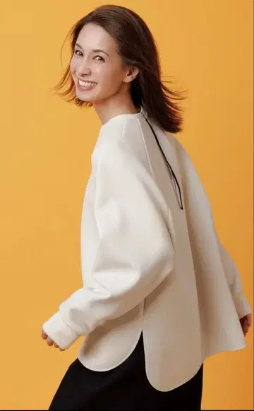 새상품급 앙피로 뷰티 폼 저지 풀오버