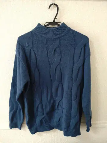 A DAY IN THE LIFE 빅 케이블 모크넥 니트 블루