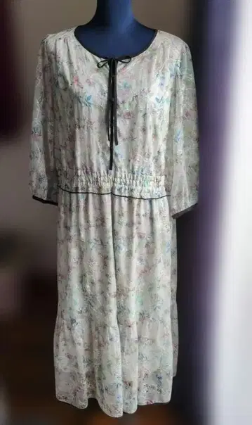 로즈 티아라 아름다운 자수 원피스 허리밴딩 사양 46