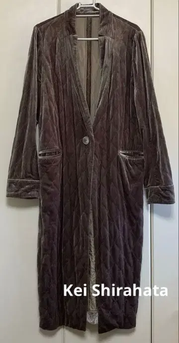 케이 시라하타 스타일링 벨로아 퀼트 코트