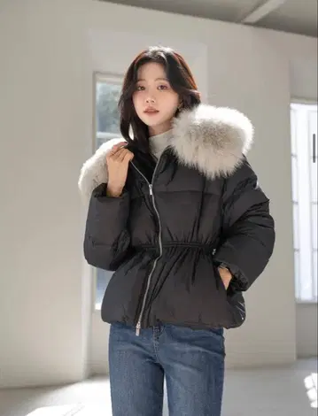 퍼 달린 블랙 다운 자켓