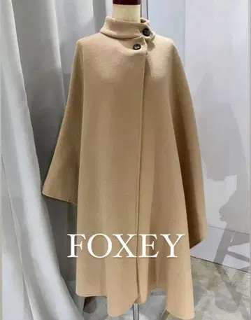 FOXEY 베이지 케이프 코트