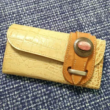 새상품급 ALZUNI 지갑