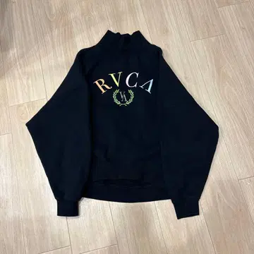 RVCA 컬러풀 로고 하이넥 맨투맨 트레이닝복